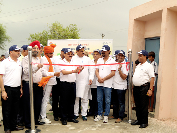 इंडियन ऑयल आरएंडडी ने  दुल्हेपुर गाँव के निवासियों के लिए  150 शौचालयों का निर्माण किया