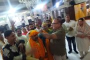 भाजपा प्रत्याशी पहुंचे हनुमान मंदिर, प्रधान राजेश भाटी ने किया स्वागत
