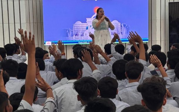 ध्यान कक्ष की शोभा देखने पहुंचे एनसीआर के विभिन्न स्कूल
