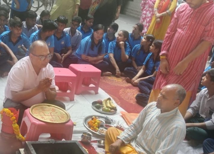 सिद्ध पीठ श्री हनुमान मंदिर मार्केट नंबर 1 के प्रांगण में धूमधाम से मनाया गया डा. राजेश भाटिया का जन्मदिवस