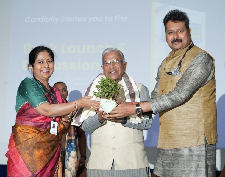 राज्यसभा के माननीय उपाध्यक्ष हरिवंश नारायण सिंह ने मानव रचना में एडवोकेसी पत्रकारिता पर पुस्तक का अनावरण किया