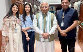 प्रसिद्ध उद्योगपति ने किया परिवार सहित संसद भवन दौरा