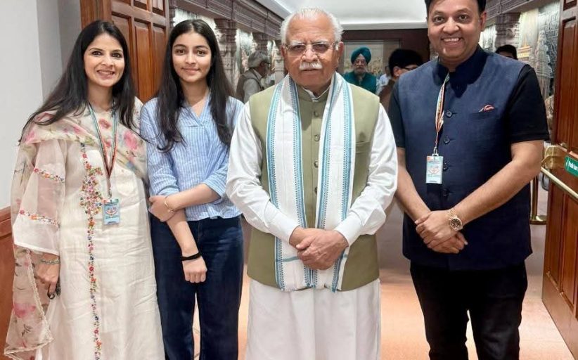 प्रसिद्ध उद्योगपति ने किया परिवार सहित संसद भवन दौरा